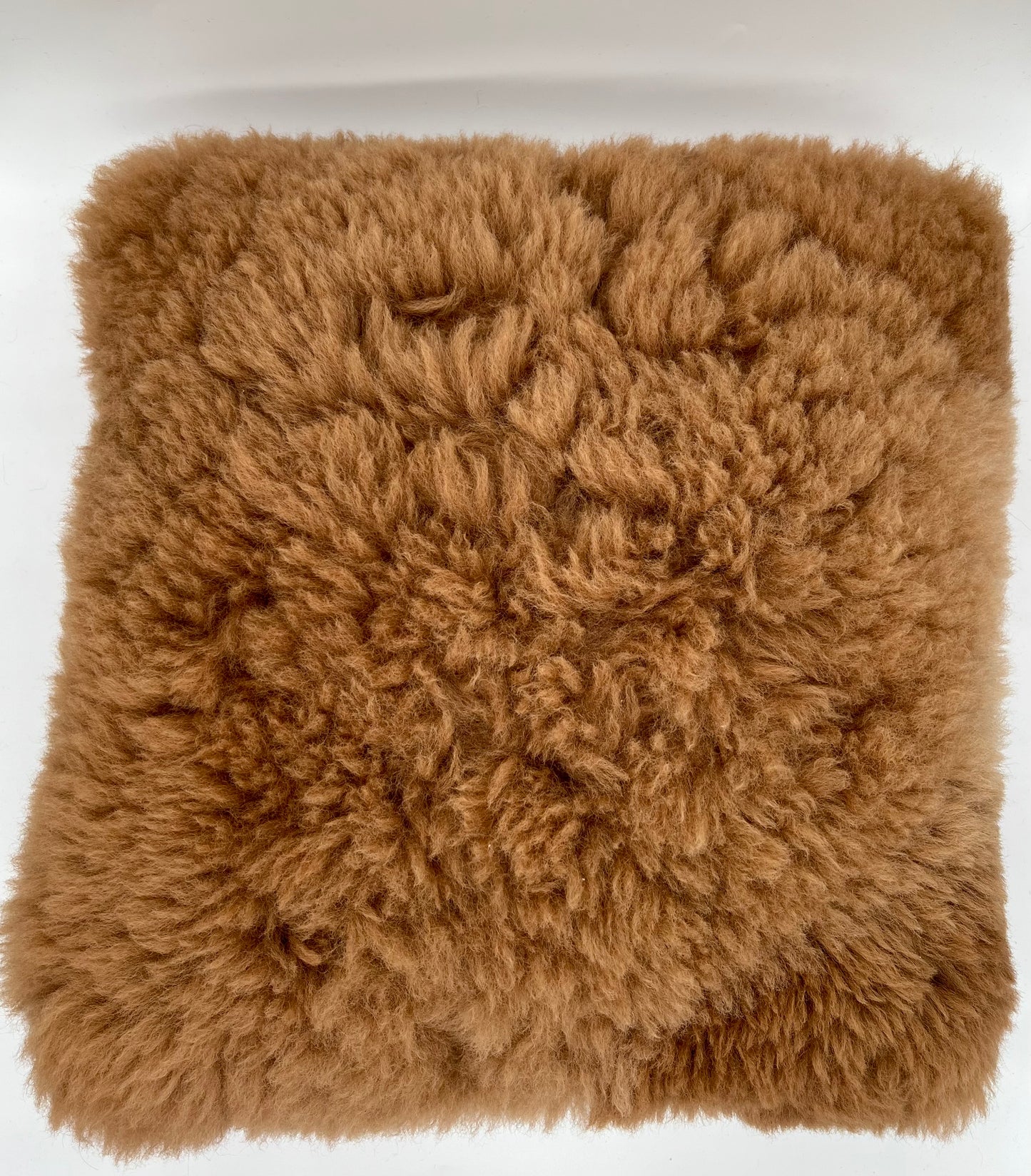 Kissen aus Alpakawolle: Nachhaltiges Material, kuschelig weich und absoluter Echtfell Hingucker für zuhause
