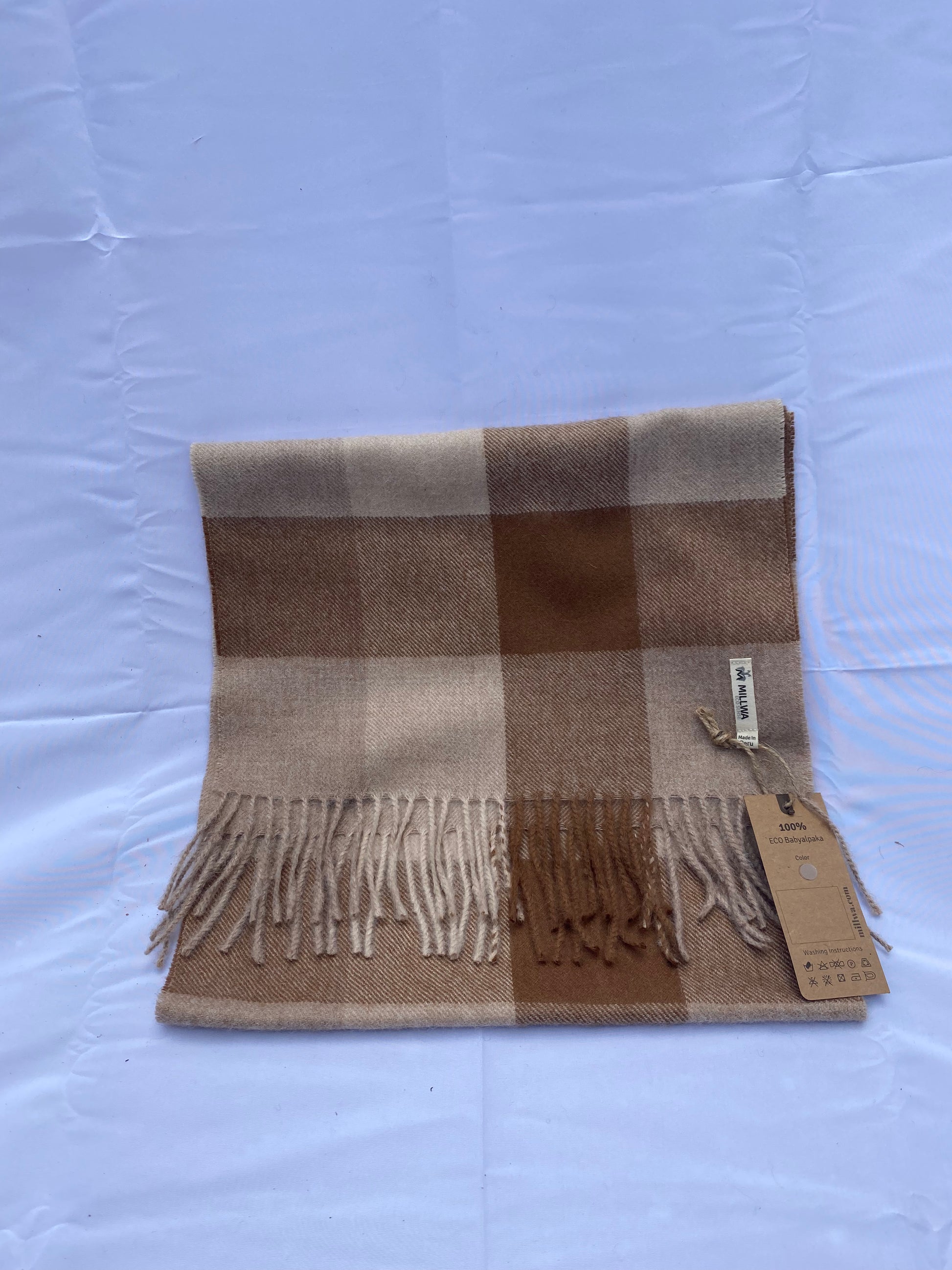 Alpaka Produkte online kaufen - schöne Alpakawoll-Schals in verschiedenen Designs erhältlich!